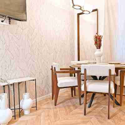 New flat with AC Porte Maillot/Arc de Triomphe Dining/Meeting Rooms