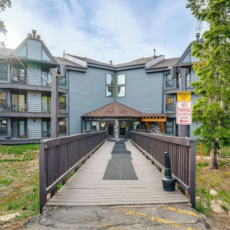 Silverthorne Condo: New Pool & Hot Tub + Fireplace