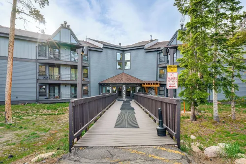Silverthorne Condo: New Pool & Hot Tub + Fireplace - WiFi