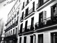 Hostal Bruña Paseo del Prado Hotels near Police