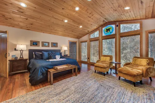 Cricket Hollow Lodge