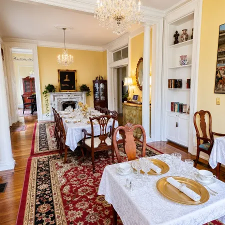 DuPont Mansion Bed & Breakfast