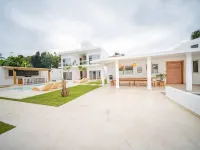 Green Palace - 7Br Luxury Villa in Sosua 3Mins from Strip Plus 24hr Security Hotels in 