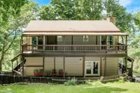 Shenandoah NP Escape w/ Deck: Hike, Soak + Fish - balcony