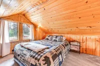 Secluded Bigfork Cabin w/ Canoes & Views! - Parking