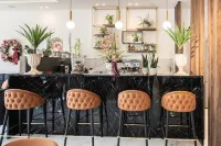 Alexandra Boutique Residence Downtown