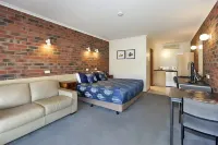 Ararat Motor Inn - parking