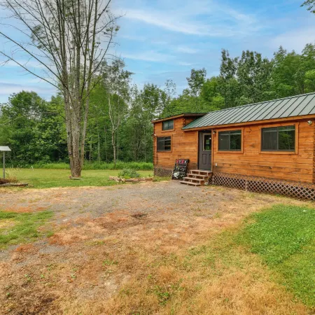 Catskills Tiny Home Cabin: Surrounded by Nature!