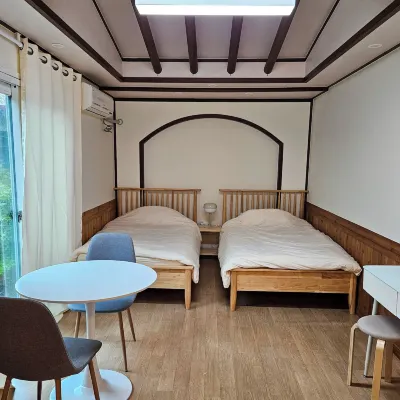 Jejujiin guesthouse โรงแรมใกล้วัด Wollasa Temple