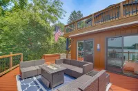 Waterfront Fox Lake Vacation Rental w/ Fire Pit! - Alloggi