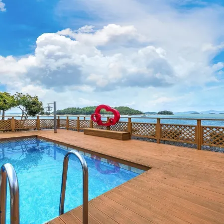 Yeosu Dangdangi Dog Family Pension Gold