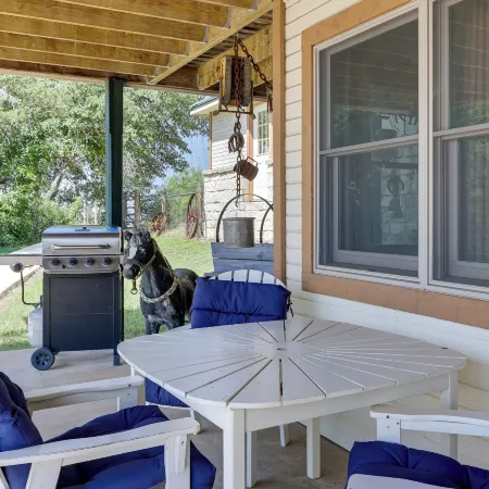 Fredericksburg Retreat w/ Hot Tub, Patio & Views