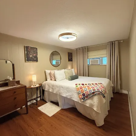 Lottie Mae’s Place has a warm cozy homely vibe. 2 minutes from town