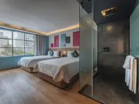 HOTEL MORE BY KAVIA Hotels near Revolution Monument