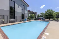 Red Roof Inn & Suites Clinton, MS - Pool