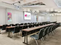 Aloft Orlando Downtown Hotels near Tupperware Tower