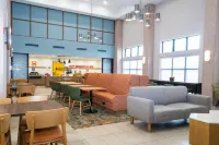 Hampton Inn & Suites Addison - 2-Star