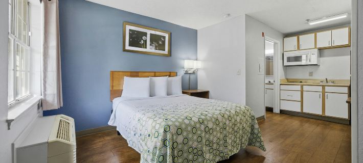 HomeTowne Studios by Red Roof Atlanta – Peachtree Corners Ξενοδοχεία στην πόλη Norcross