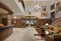 The Rusty Parrot Lodge and Spa - parking