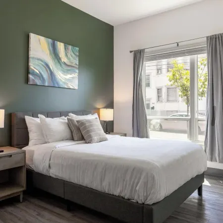 Landing Amazing 2bd, Courtyard, Clubhouse