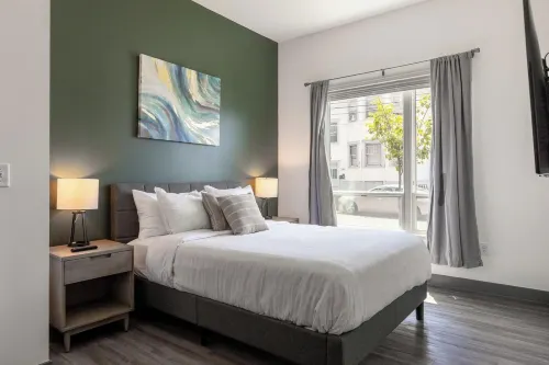 Landing Amazing 2bd, Courtyard, Clubhouse - Fitnessstudio