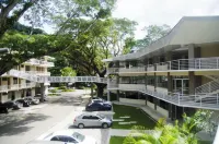 Hotel Arenas en Punta Leona - parking