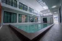 Three Bridges Hotel - مسبح