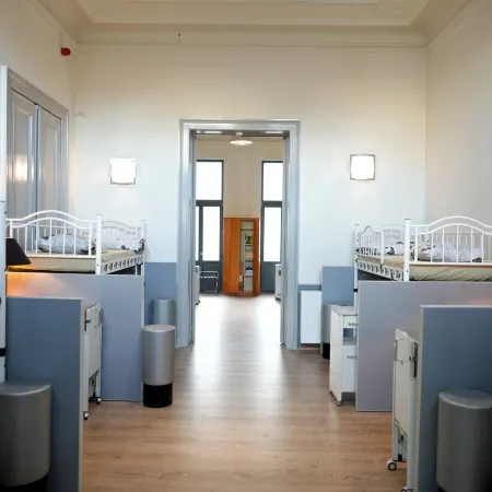 YOUR HOSTEL midi station