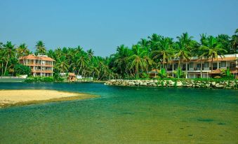 Beach and Lake Ayurvedic Resort, Kovalam