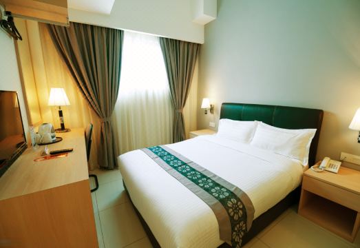 1. 데 엘리먼츠 비..