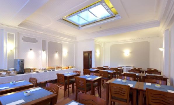 Astor Court Hotel