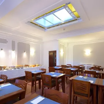 Astor Court Hotel Отели рядом с достопримечательностью «Вест-Энд»
