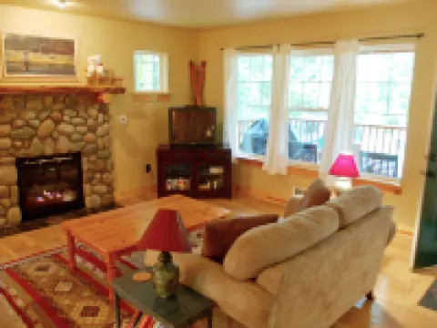 Glacier Springs Cabin 2Bedrooms, 2 Baths - Hot Tub & Pet Friendly! Hoteles en Deming