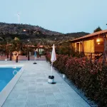 Family Double Room with Private Bathroom in Gojim - Wifi and AC - 수영장