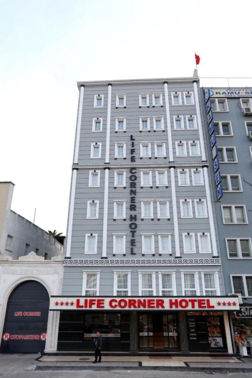 Life Corner Hotel