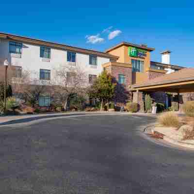 Holiday Inn Express & Suites ST. George North - Zion Hotel Exterior