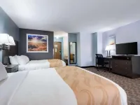 Quality Inn & Suites Hotels in Mccook