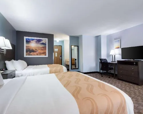 Quality Inn & Suites Hotels in Mccook