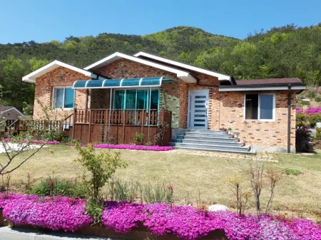 Buan Sanmaru Bed & Breakfast Pension Отели в г. Пуан