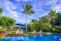 The Black Pearl Beachside Apartments - Pools