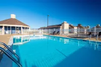 Clarion Pointe Harrisonburg - Pools