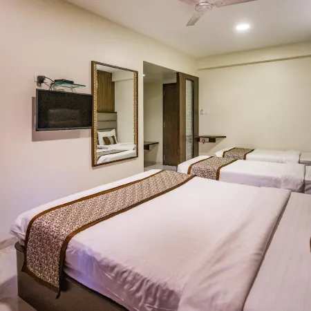 Hotel Central Park Отели в г. Улхаснагар