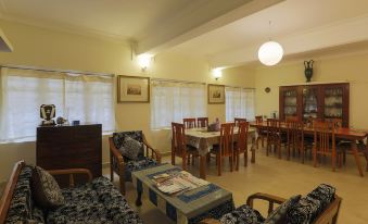 Colonels Inn - Housity