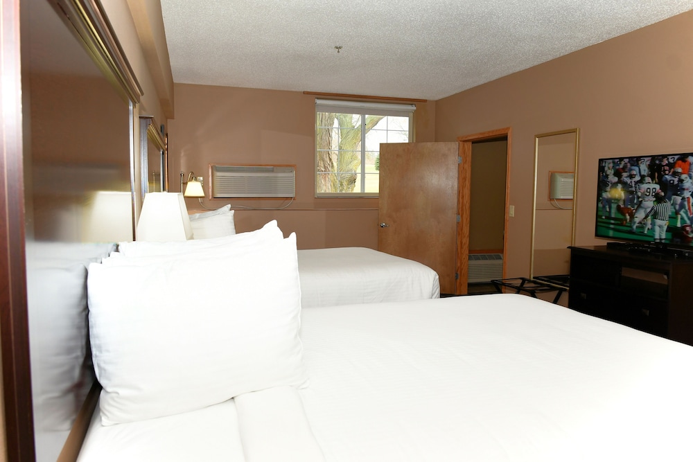 Cobblestone Inn & Suites - Denison Majestic Hills