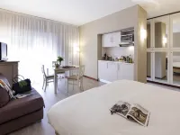 أبارتهوتل أداجيو روم فاتيكان Hotels near مستشفى جيميللي