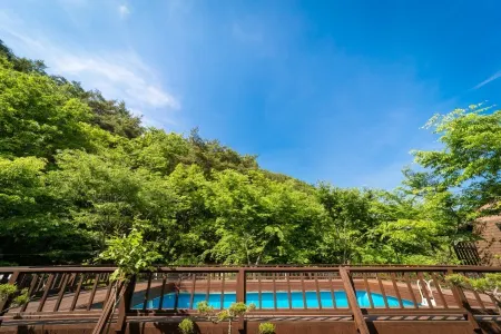 Miryang Byeolmaru Pension Отели в г. Мирян
