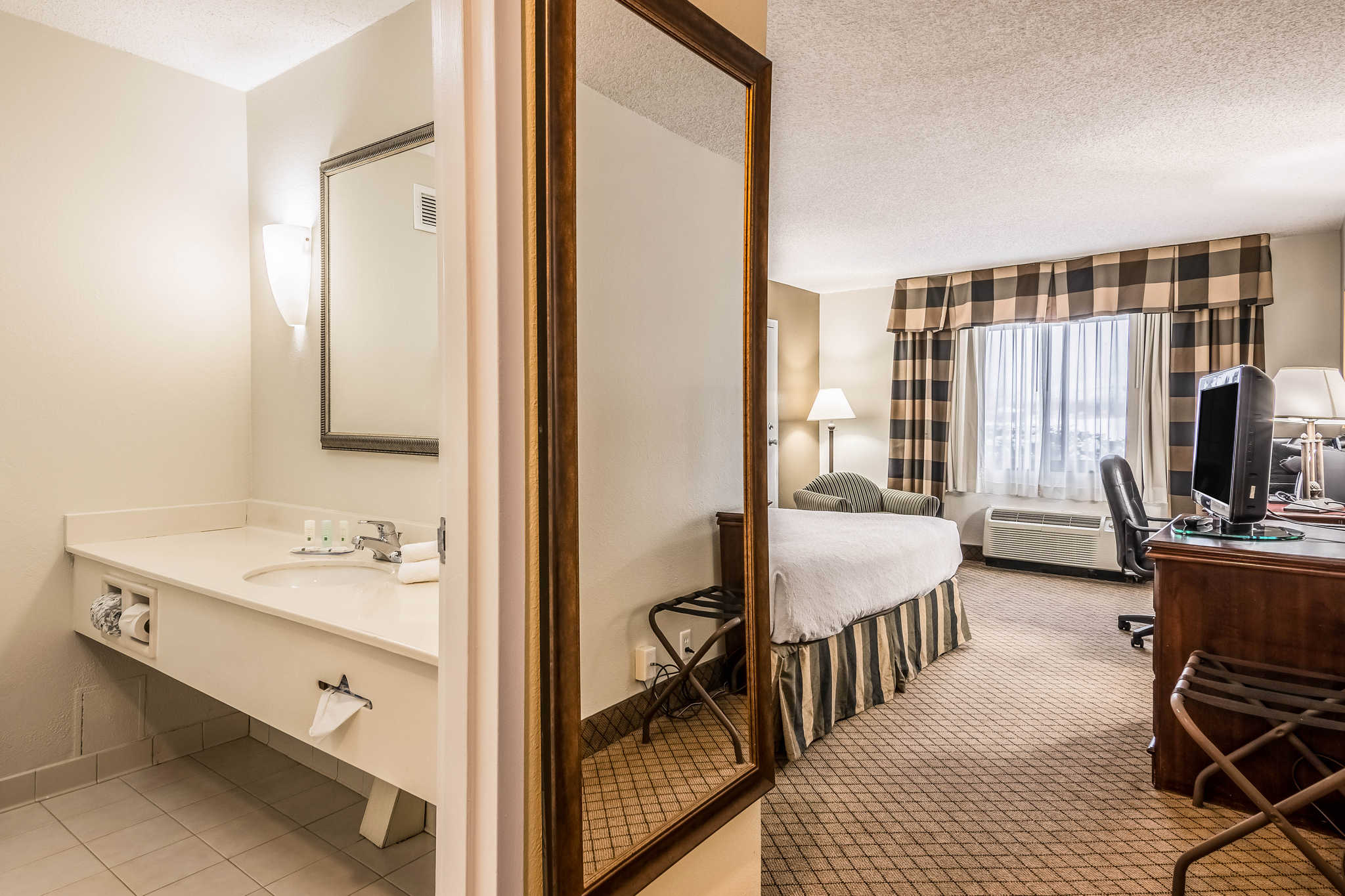 Quality Inn Near Finger Lakes and Seneca Falls