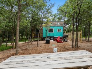 Stunning Modern Tiny Home W/Grill