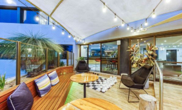 1. 머큐어 펜리스..