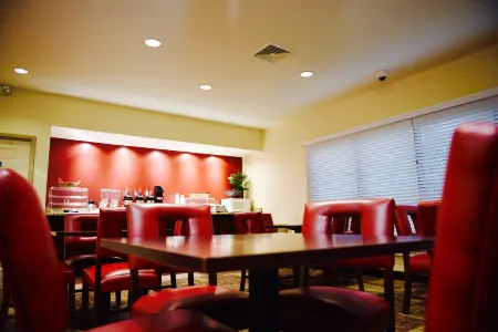 Red Roof Inn & Suites Commerce - Athens